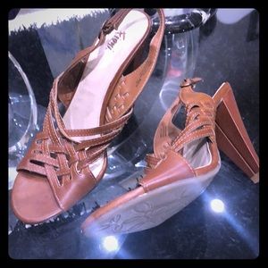SZ 7.5 Brown FIONI HEELS NWOT